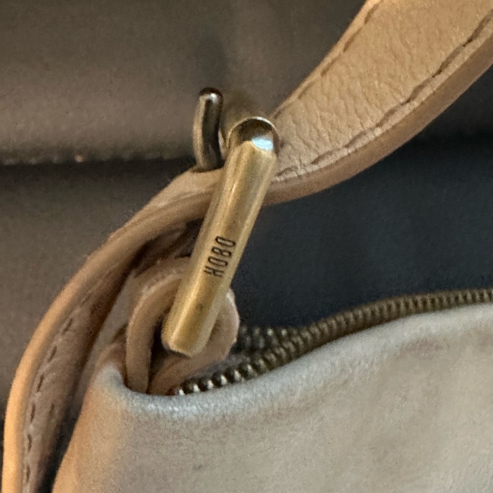 Beige hobo cross body purse - Picture 3 of 16
